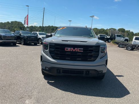 Used 2024 GMC Sierra 1500 Elevation AWD/4WD image 2