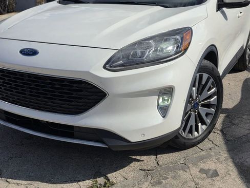 Used 2020 Ford Escape Titanium FWD image 5