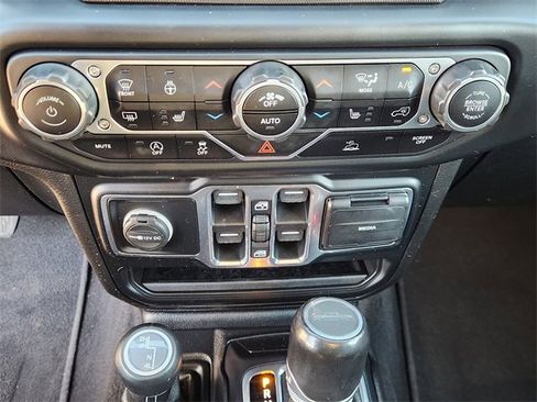 Used 2021 Jeep Gladiator Overland image 18