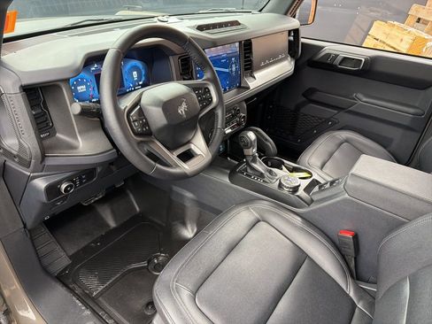 Used 2025 Ford Bronco Badlands image 10