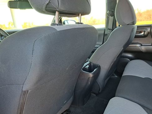 Used 2022 Toyota Tacoma TRD Off-Road image 22