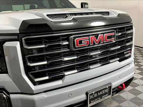 Used 2024 GMC Sierra 2500 AT4 w/ AT4 Premium Plus Package AWD/4WD image 31