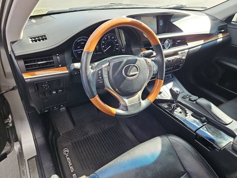 Used 2015 Lexus ES 300h w/ Navigation System Package FWD image 13