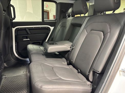 Used 2025 Land Rover Defender 110 S image 27