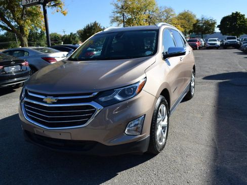 Used 2018 Chevrolet Equinox Premier FWD image 2