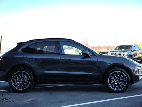 Used 2018 Porsche Macan S image 17