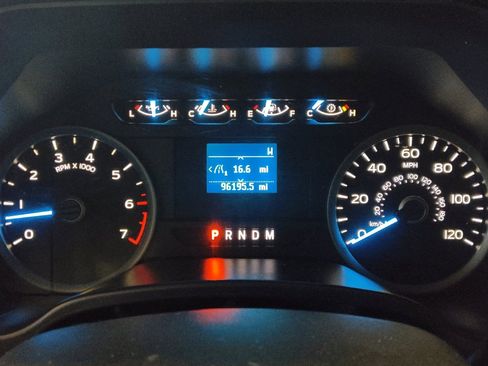 Used 2020 Ford F150 XLT image 23