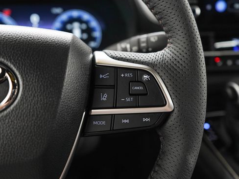 Used 2025 Toyota Sienna Limited AWD/4WD image 28