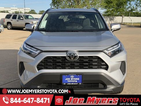 Used 2025 Toyota RAV4 XLE image 3