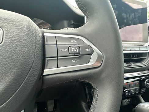Used 2024 Jeep Compass Latitude w/ Sun and Sound Group AWD/4WD image 21
