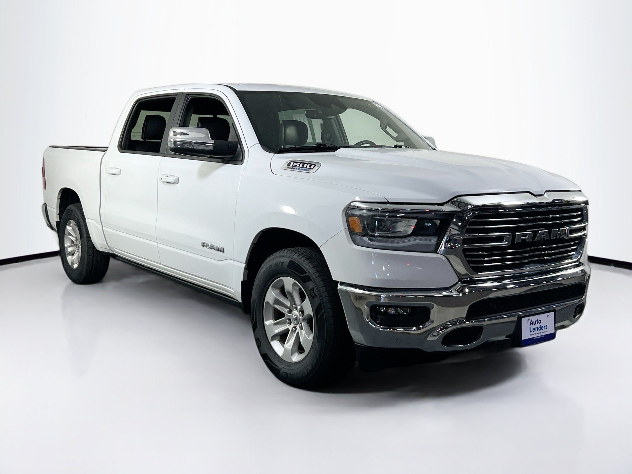 Used 2023 RAM 1500 Laramie AWD/4WD image 3