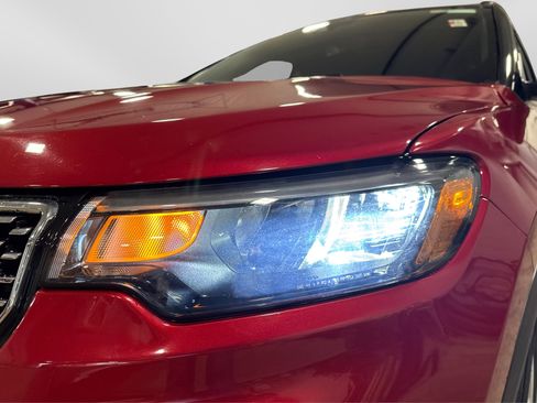 Used 2025 Jeep Compass Limited image 13