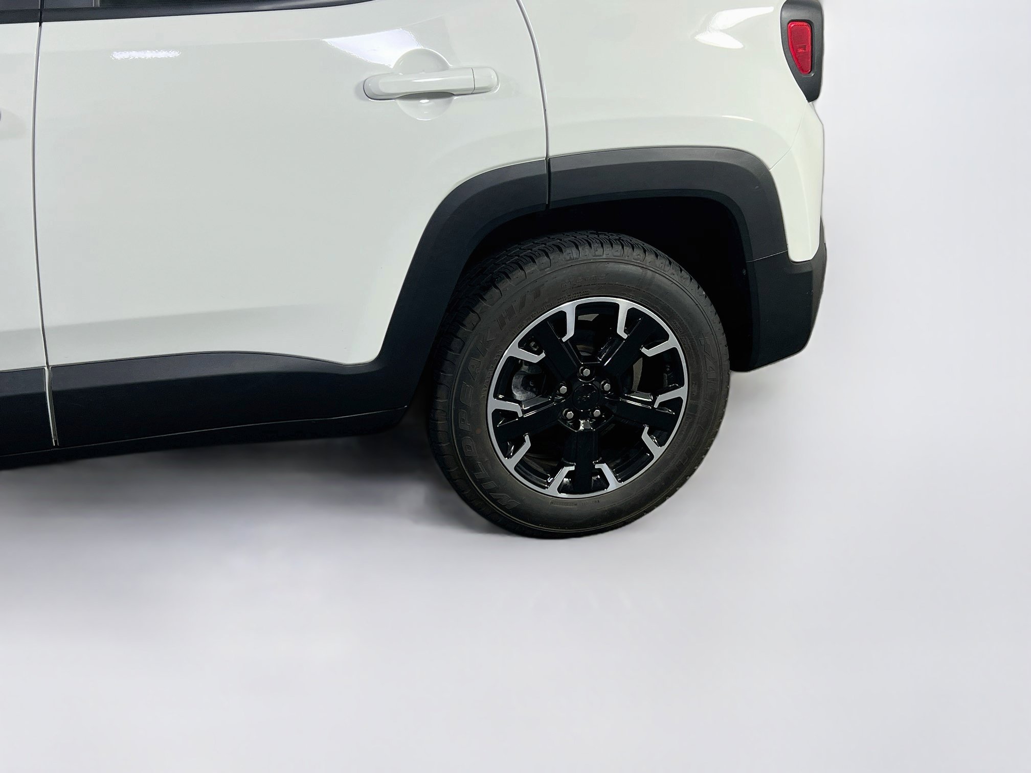 Used 2023 Jeep Renegade Latitude AWD/4WD image 29