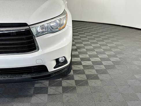 Used 2015 Toyota Highlander XLE FWD image 9