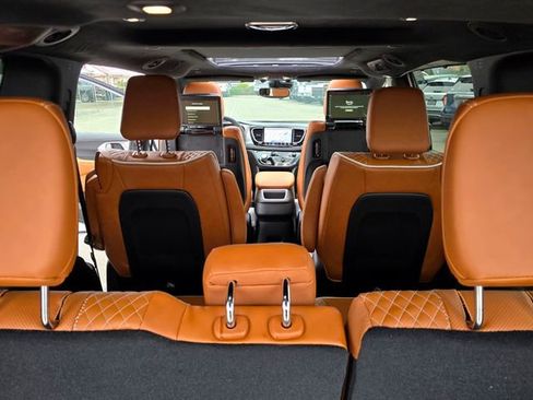 New 2026 Chrysler Pacifica Pinnacle image 32