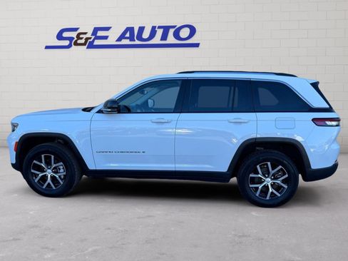 Used 2023 Jeep Grand Cherokee Limited AWD/4WD image 2