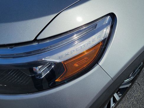 Used 2023 Ford Explorer ST-Line image 11