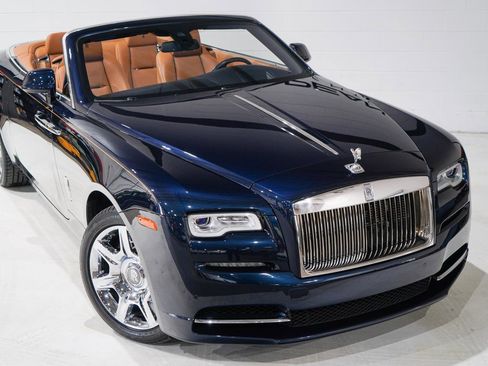 Used 2017 Rolls-Royce Dawn image 27