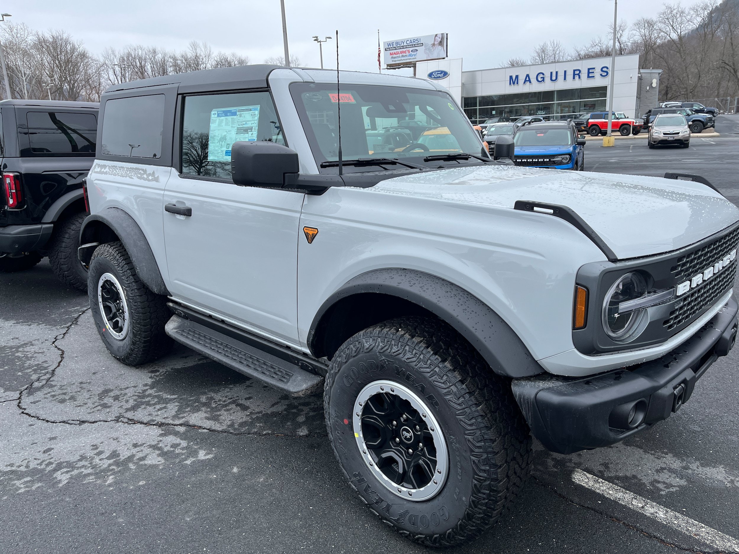 New 2026 Ford Bronco Badlands w/ Sasquatch Package AWD/4WD image 3