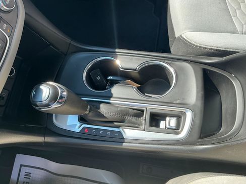Used 2018 Chevrolet Equinox LS FWD image 13