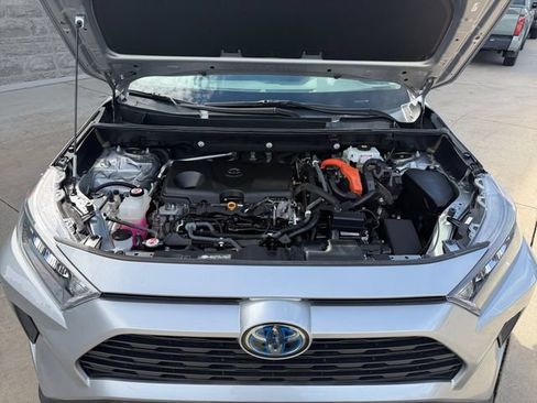 Used 2020 Toyota RAV4 LE w/ Carpet Mat Package AWD/4WD image 20