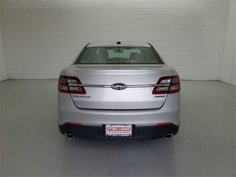 Used 2017 Ford Taurus SE image 6