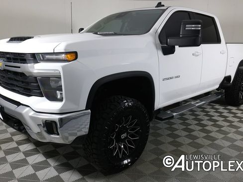 Used 2025 Chevrolet Silverado 2500 LT w/ Convenience Package AWD/4WD image 10