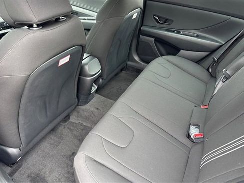 New 2025 Hyundai Elantra SEL image 12