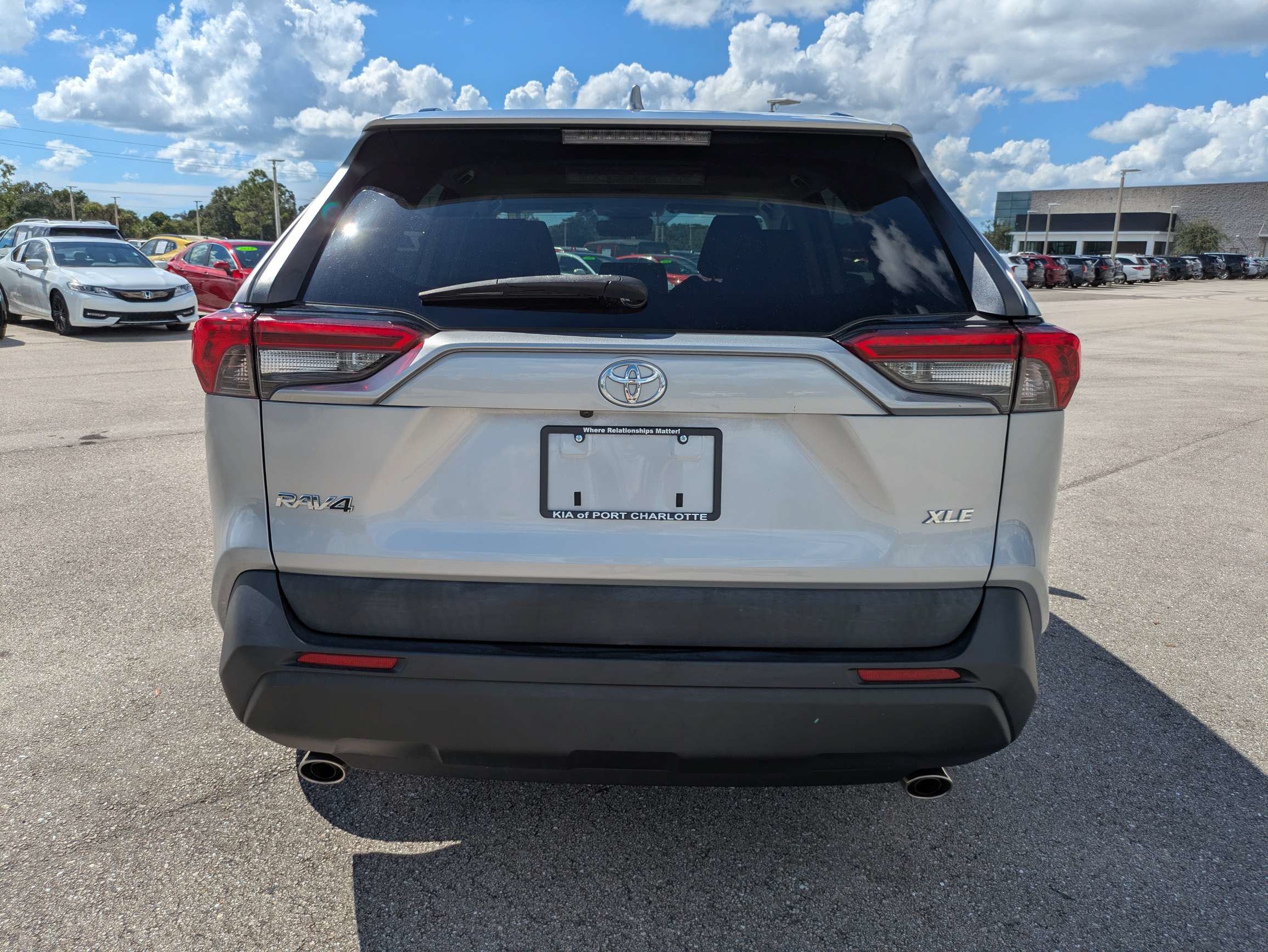 Used 2019 Toyota RAV4 XLE w/ Convenience Package FWD image 5