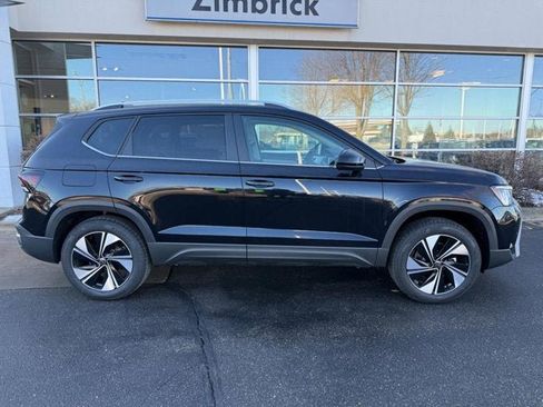 New 2026 Volkswagen Taos SE AWD/4WD image 2