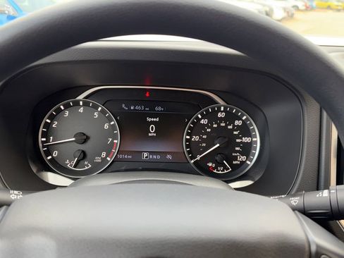 Used 2025 Nissan Frontier SV image 14