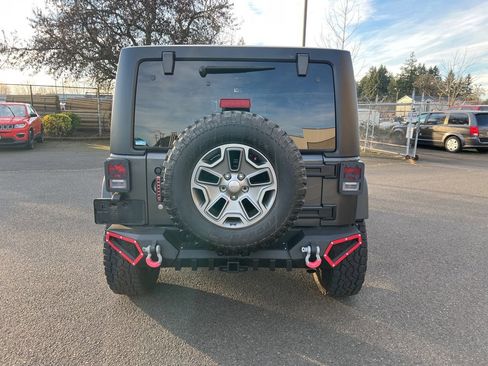 Used 2016 Jeep Wrangler Unlimited Rubicon w/ Connectivity Group image 5