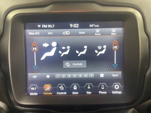 Used 2018 Jeep Renegade Limited w/ UConnect 8.4 Nav Group image 19