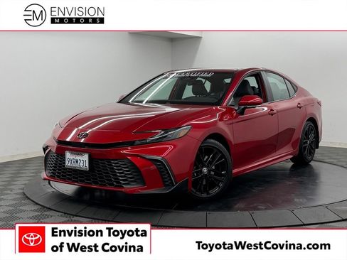 Used 2026 Toyota Camry SE FWD image 1