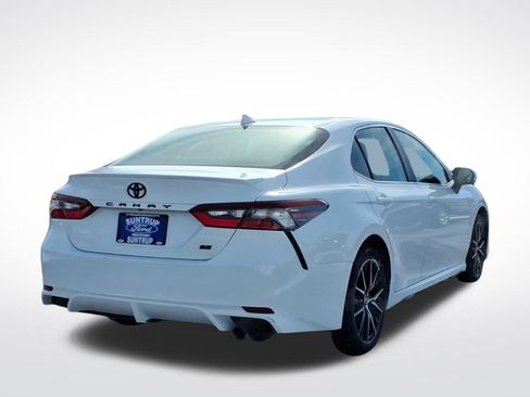 Used 2024 Toyota Camry SE image 3