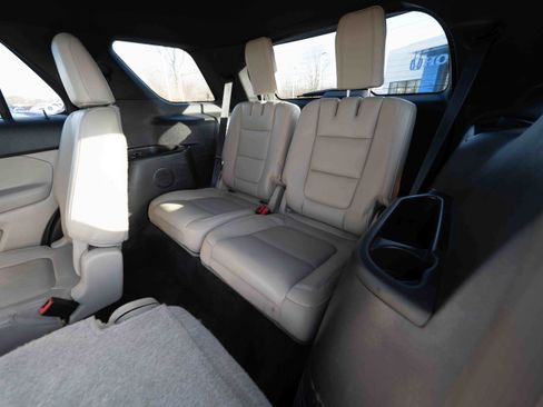 Used 2015 Ford Explorer XLT w/ Equipment Group 202A image 24