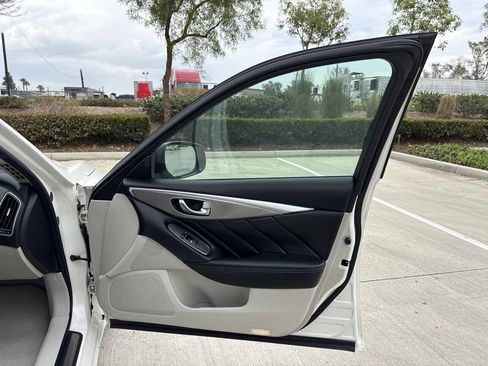 Used 2017 INFINITI Q50 Signature Edition w/ All Weather Package (L93) RWD image 15