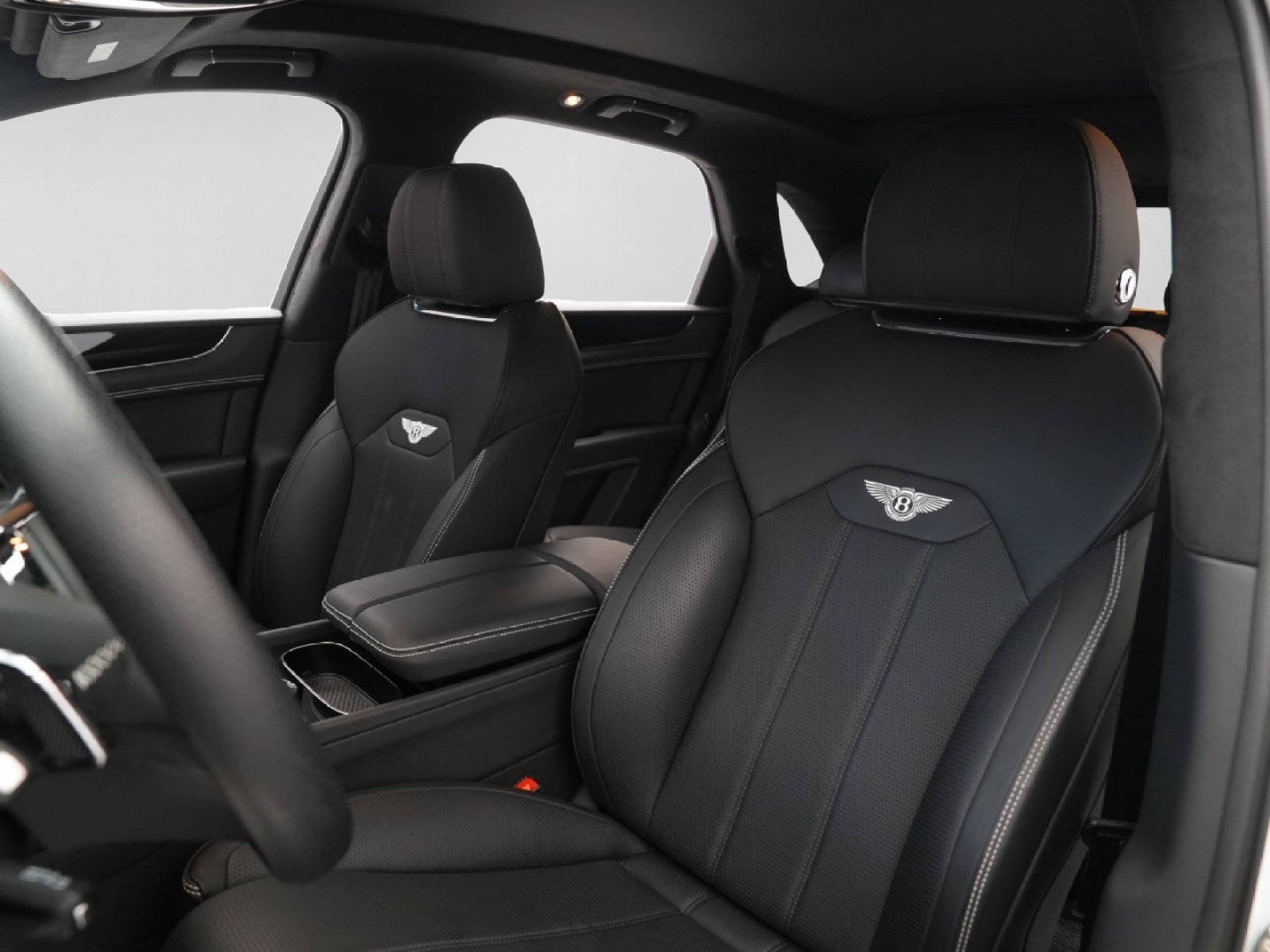 Used 2024 Bentley Bentayga AWD/4WD image 6