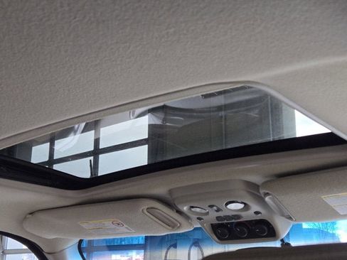 Used 2002 Cadillac Escalade Base AWD image 13