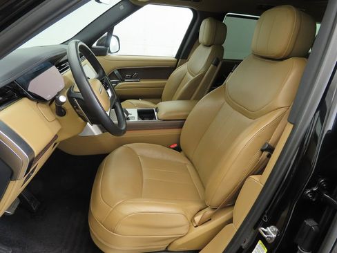 Certified 2024 Land Rover Range Rover SE image 19