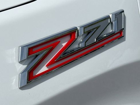 Used 2024 Chevrolet Silverado 1500 LT AWD/4WD image 6