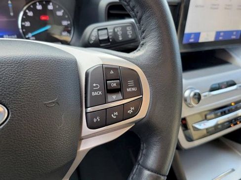 Used 2024 Ford Explorer XLT RWD image 23
