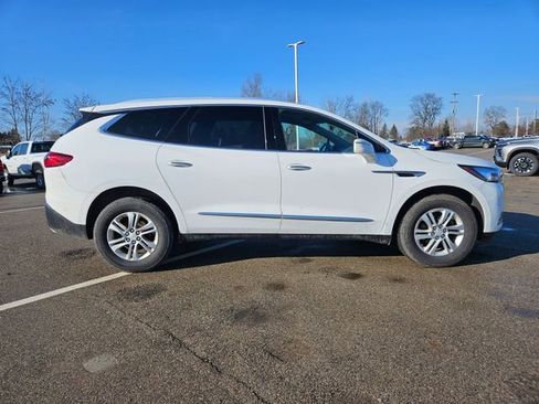 Used 2019 Buick Enclave Essence image 8