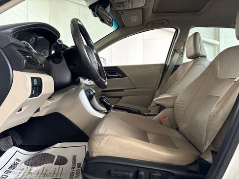 Used 2014 Honda Accord Touring image 9