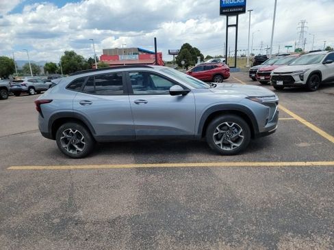 Used 2024 Chevrolet Trax LT w/ Driver Confidence Package FWD image 4