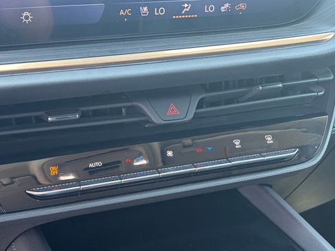 Used 2025 Buick Envision Avenir AWD/4WD image 25
