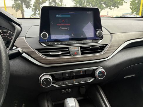 Used 2025 Nissan Altima 2.5 SV FWD image 17