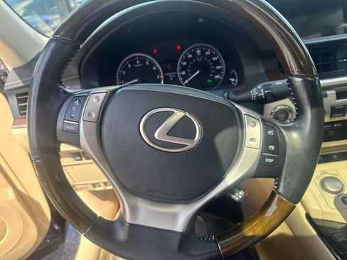 Used 2015 Lexus ES 350 w/ Luxury Package FWD image 8
