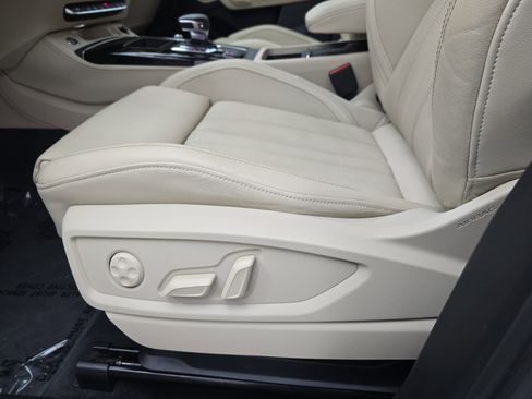 Used 2024 Audi Q5 2.0T Prestige image 28