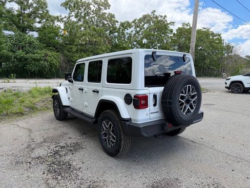 New 2026 Jeep Wrangler Unlimited Sahara AWD/4WD image 3